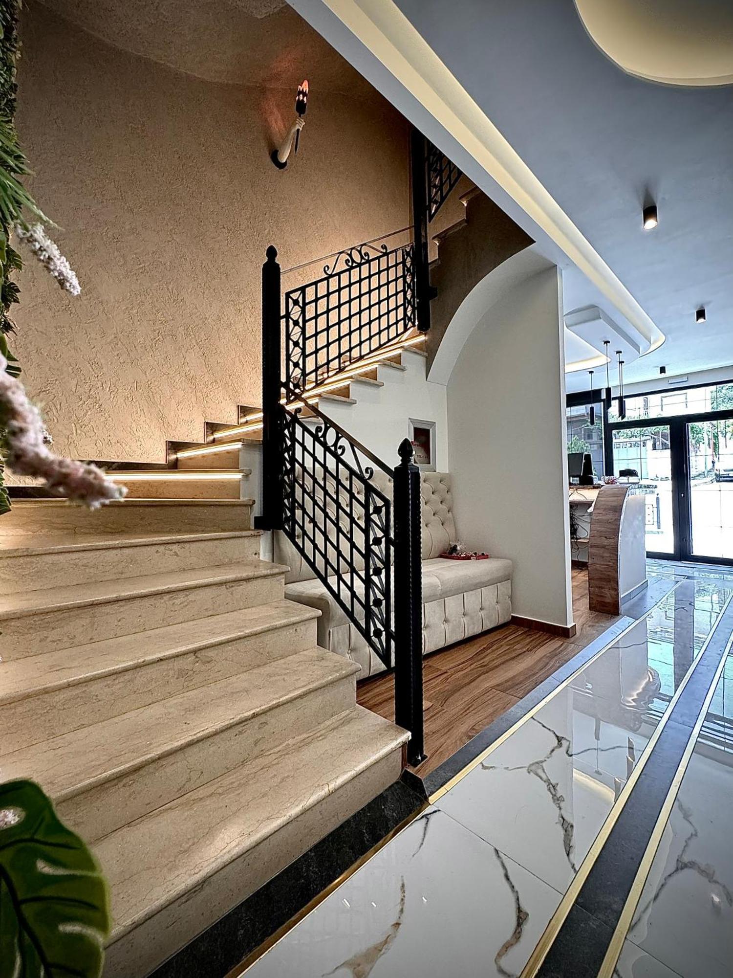 Boutique Hotel Empire Of Martin Gjirokaster Luaran gambar